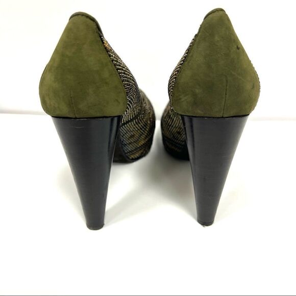 Donald J Pliner Ceci beaded green suede peep toe platform heels. 6.5 - Picture 3 of 8
